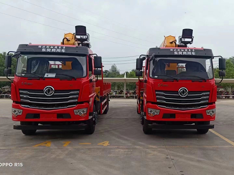 DFV5243JSQGP6D東風(fēng)暢行D3L后八輪隨車(chē)吊